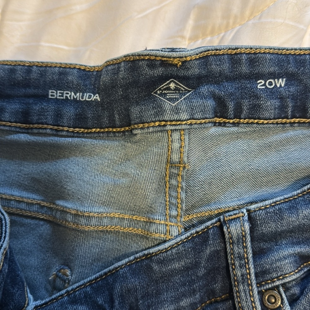 Like new Bermuda denim shorts - Picture 2 of 4